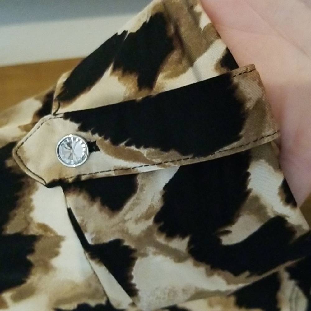 Inc Leppard Button Down Top Size Small - image 5